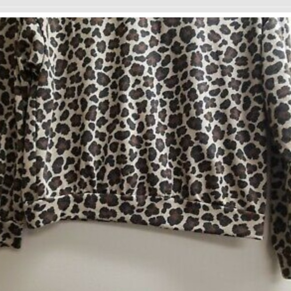 ALYA Lightweight Long-Sleeve leopard Sweatshirt - Picture 5 of 6